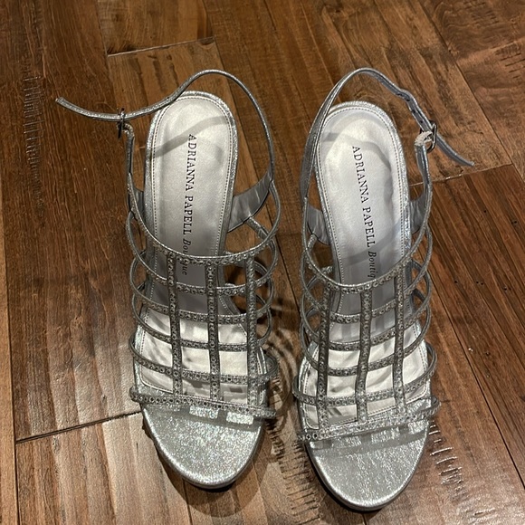 Silver heels - Picture 2 of 5